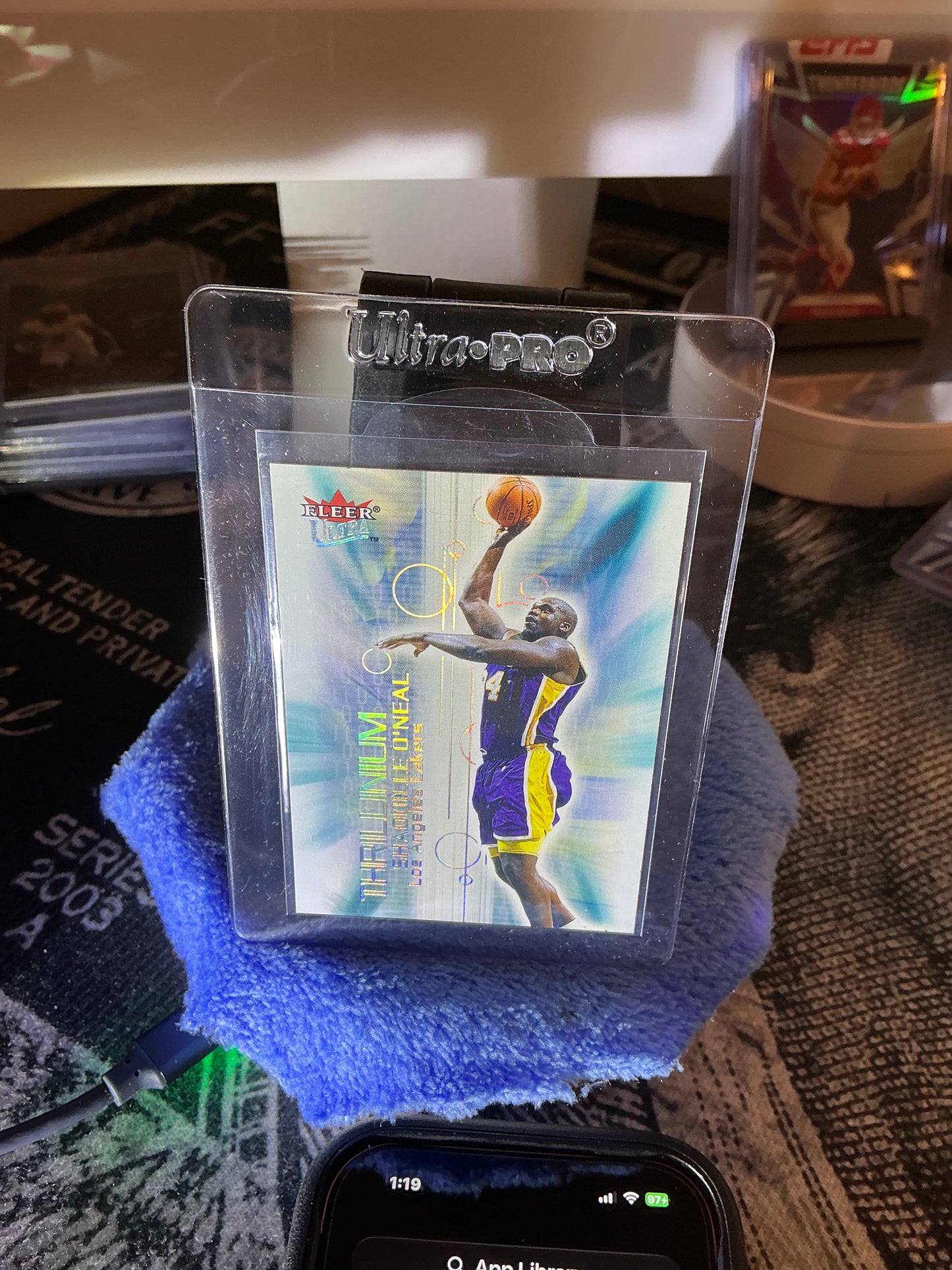 Shaquille O’Neal 2000 Fleer Ultra Thrillium #7/10 Los Angeles Lakers NBA Insert