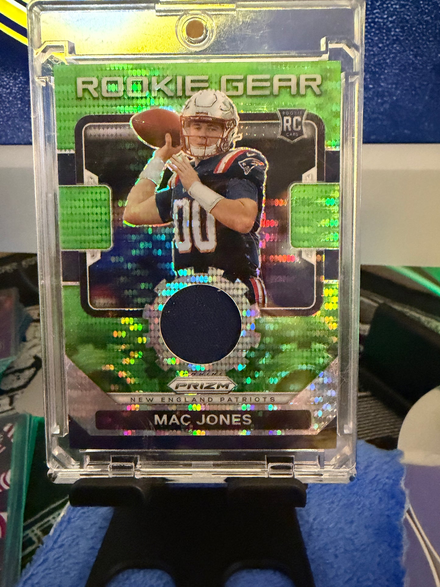 2021 Panini Prizm Mac Jones Rookie Gear Green Prizm RC Relic Patch Patriots RG-6
