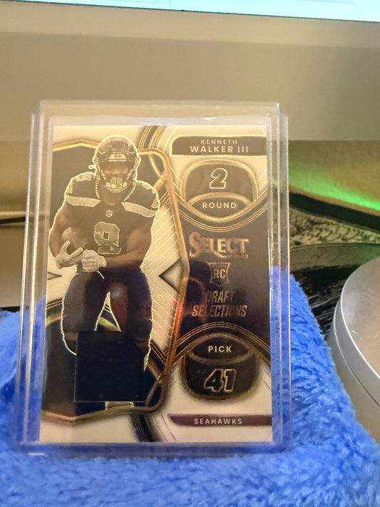 Kenneth Walker III Draft Selections Prizm Patch /75 – 2022 Panini Select Rookie Card