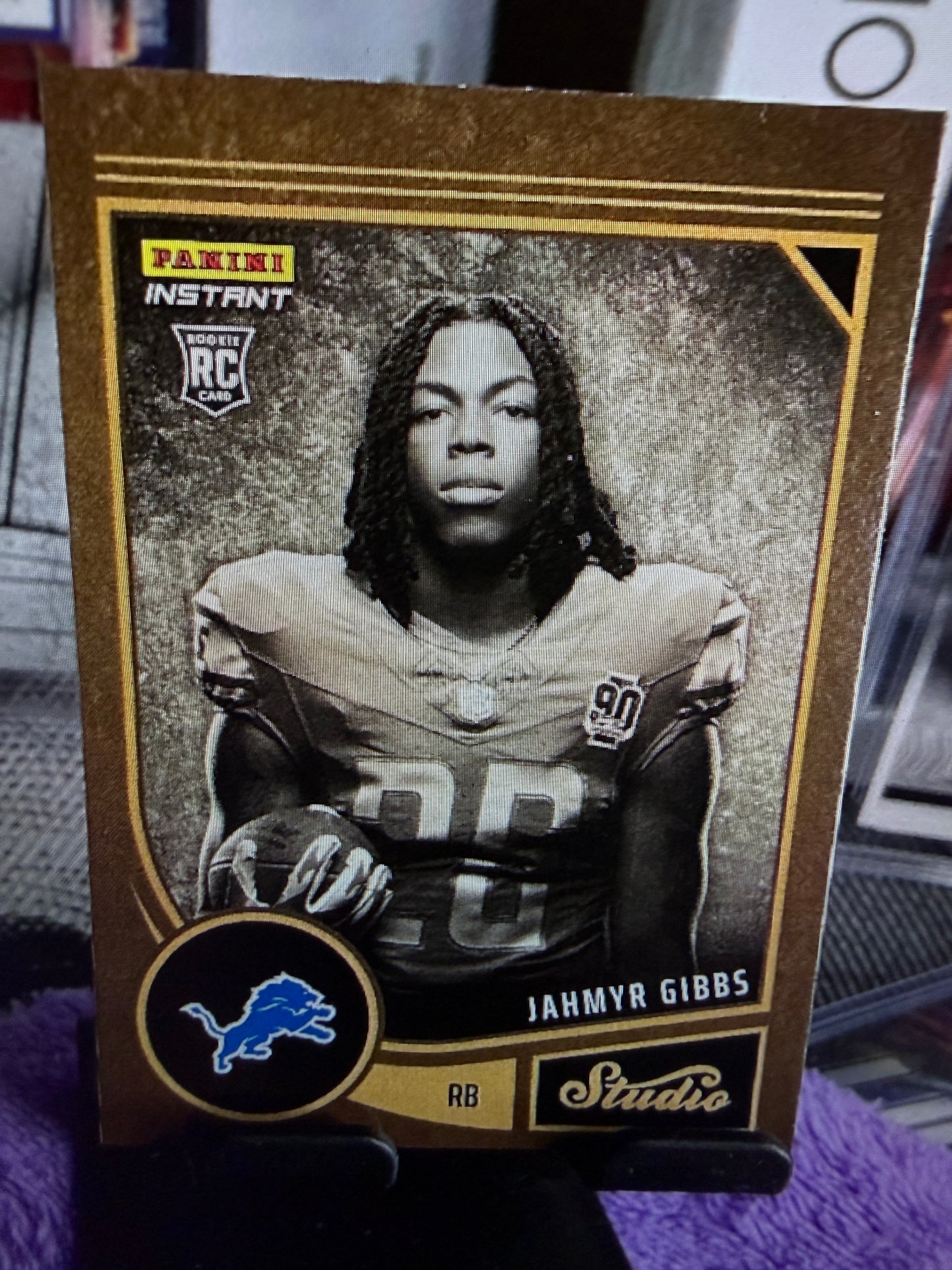 Jahmyr Gibbs Rookie Card – 1/370 First Off the Line (Panini Instant Studio – Detroit Lions)