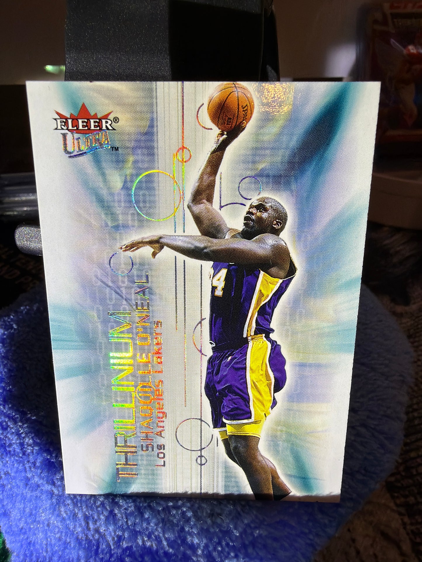 Shaquille O’Neal 2000 Fleer Ultra Thrillium #7/10 Los Angeles Lakers NBA Insert